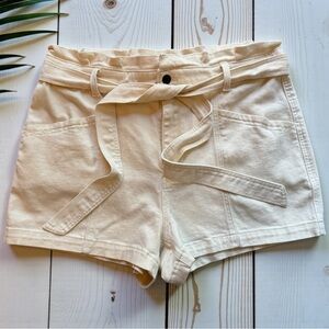 Universal Thread Belted Paperbag Waist Shorts – Cream – Size 16 - High Rise